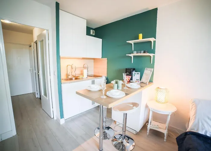 L'epicentre - Clim - Vu Sur Port- Terrasse -plage Pros Services Apartment *